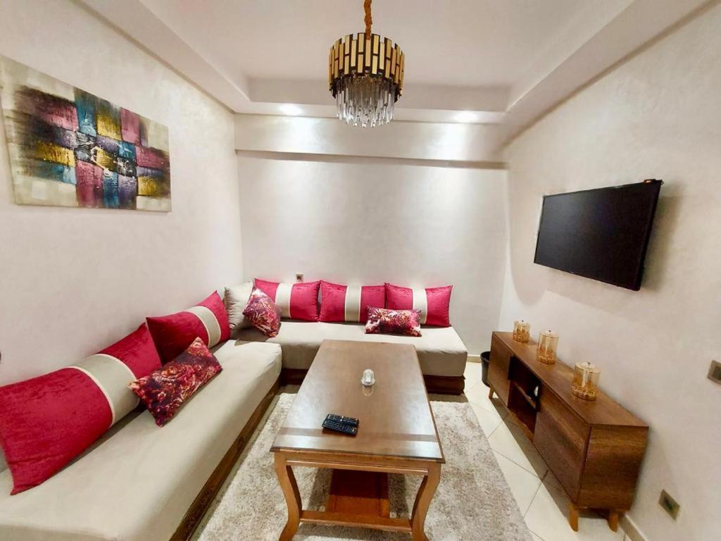 Luxury Downtown Apartment Of 80M2 In Front Of Hassan 2 Mosque And Sea From Family , Pour Famille , Interdit Couples Araabic Non Marie, Forbidden Unmarried Araabic Couples Basement Car Park 카사블랑카 외부 사진