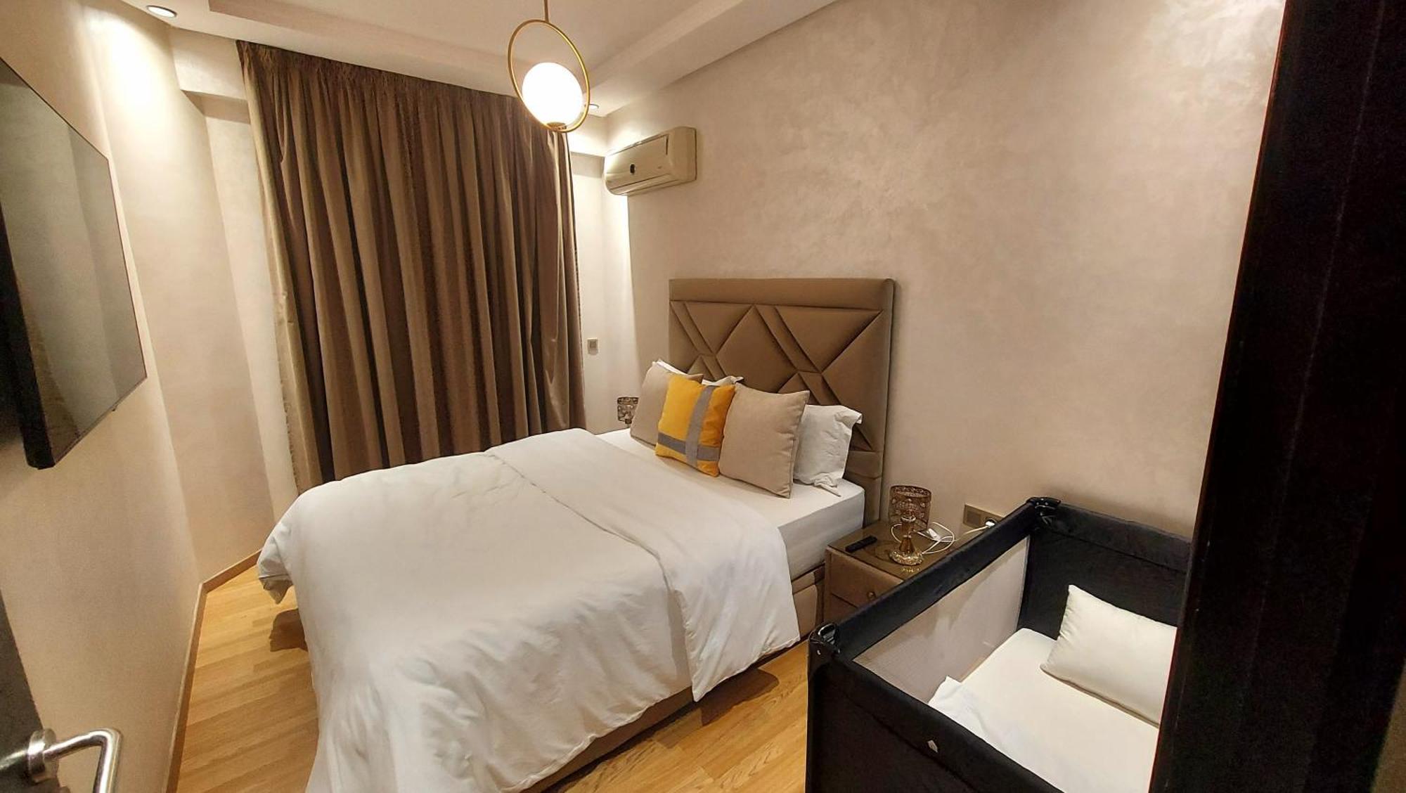 Luxury Downtown Apartment Of 80M2 In Front Of Hassan 2 Mosque And Sea From Family , Pour Famille , Interdit Couples Araabic Non Marie, Forbidden Unmarried Araabic Couples Basement Car Park 카사블랑카 외부 사진