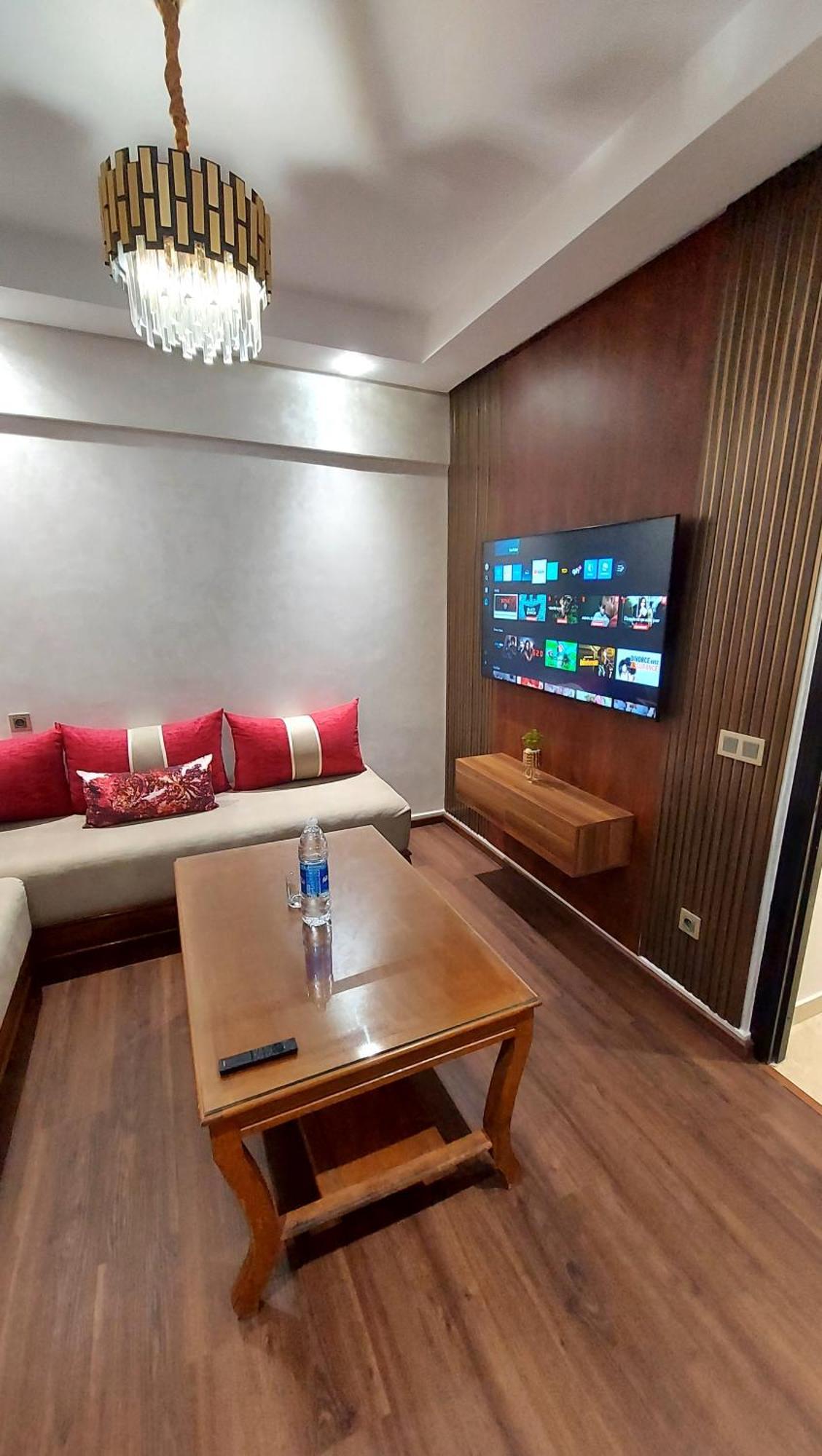Luxury Downtown Apartment Of 80M2 In Front Of Hassan 2 Mosque And Sea From Family , Pour Famille , Interdit Couples Araabic Non Marie, Forbidden Unmarried Araabic Couples Basement Car Park 카사블랑카 외부 사진